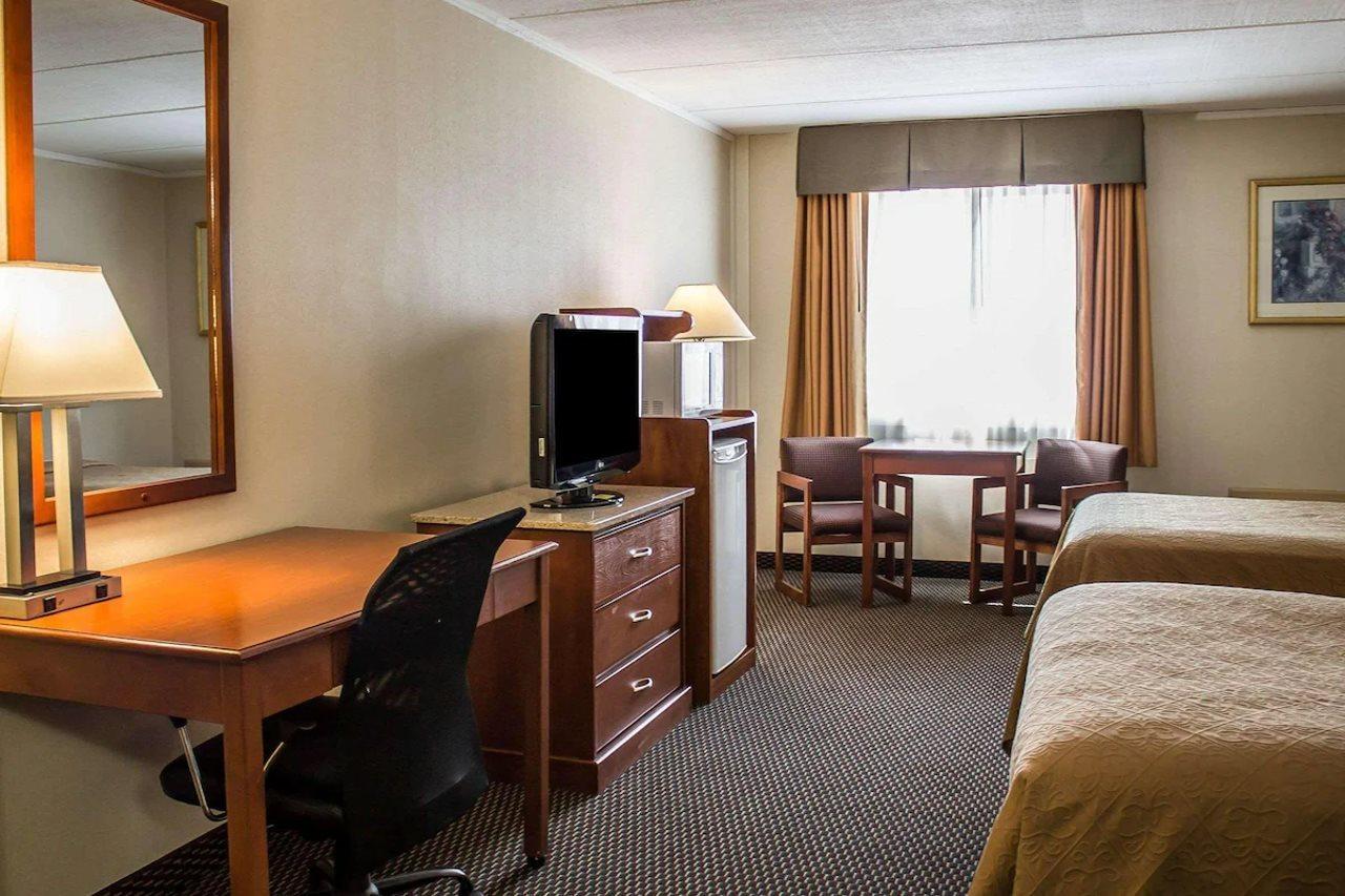 Baymont By Wyndham Youngstown Bagian luar foto